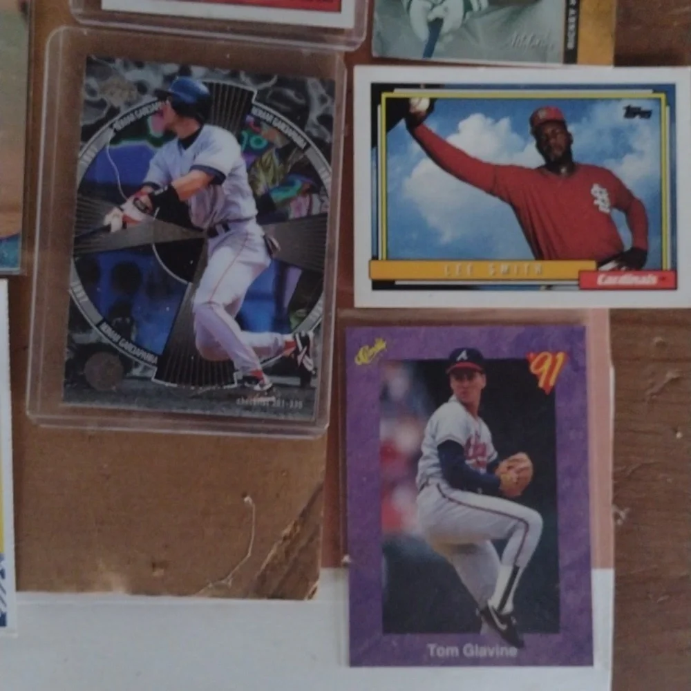 Assorted Baseball Trading Cards Collection - Picture 2 of 5